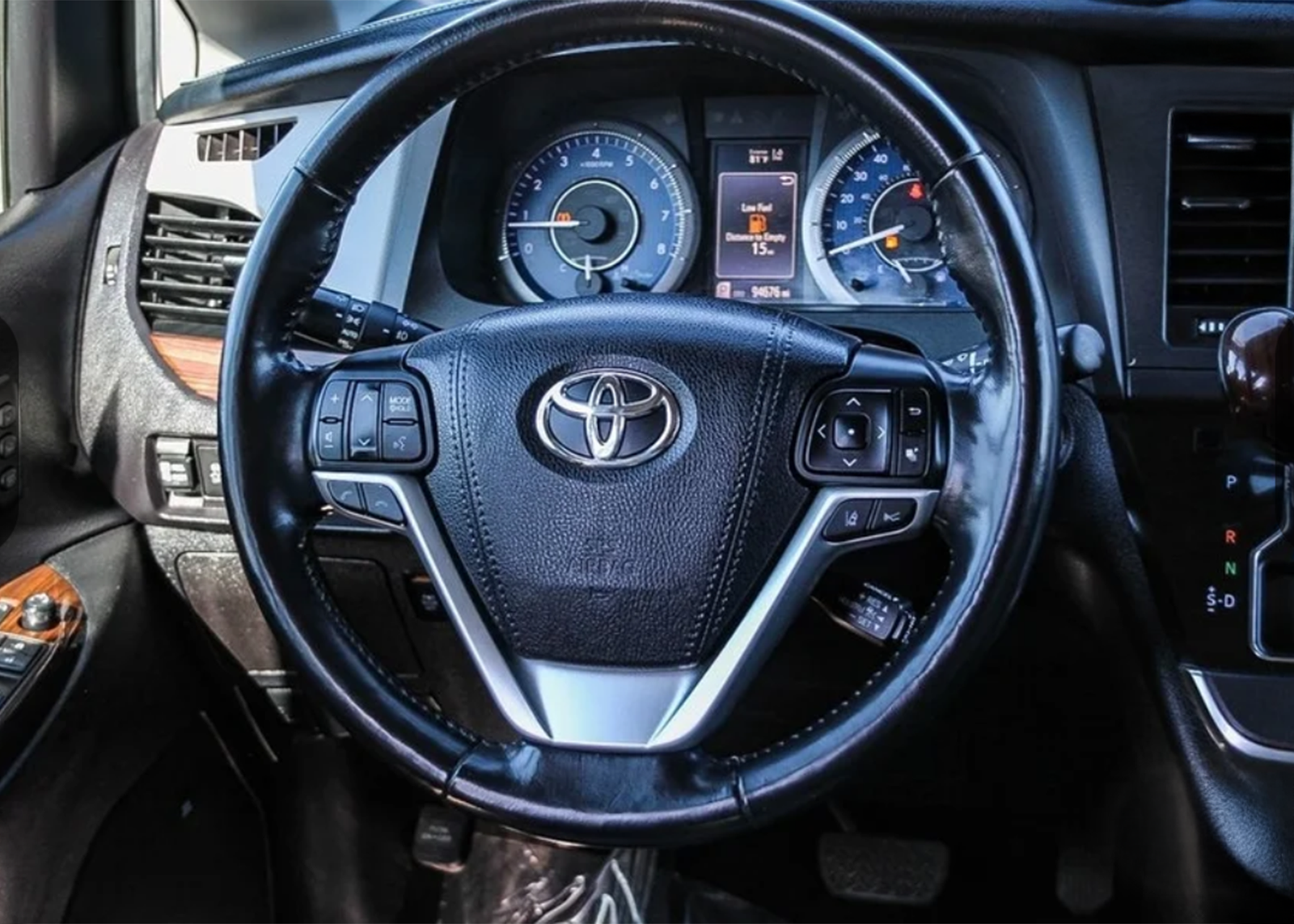 2018 Toyota Sienna Int2