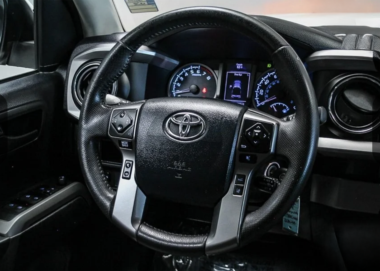 2019 Toyota Tacoma Int2